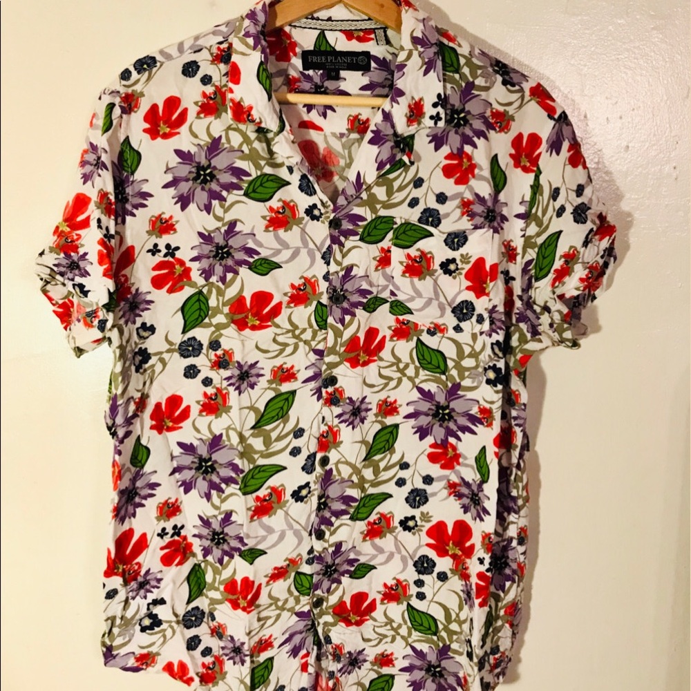 Free Planet, Floral Pattern Short Sleeve Button Up